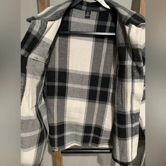 NWOT Womens Shacket - Picture 4 of 6